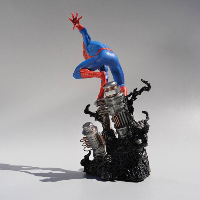 Estatua Amazing Spiderman Marvel Comics 22cm