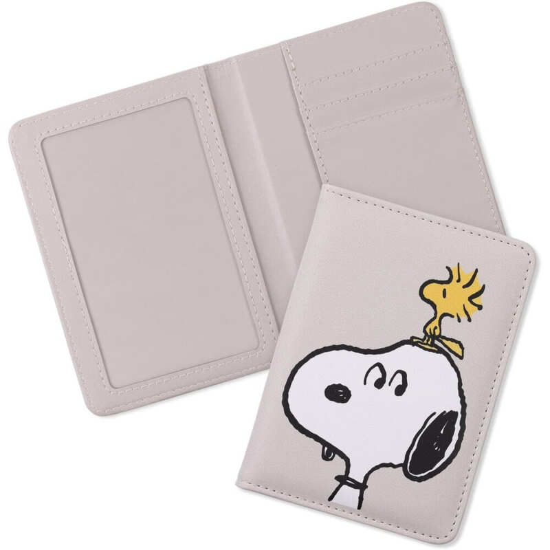 Portapasaportes Snoopy Peanuts - Frikibase.com