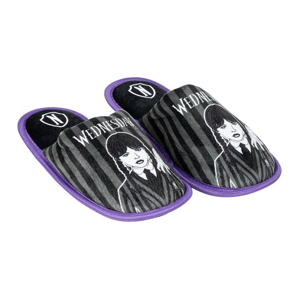 Pantuflas Miercoles Wednesday - Frikibase.com
