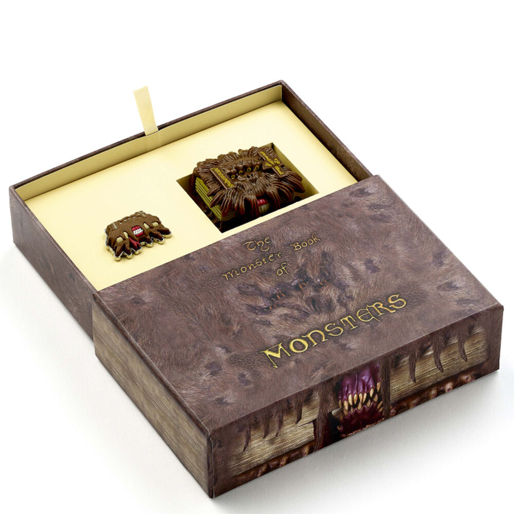 Set regalo llavero + pin Monster Book Harry Potter - Frikibase.com